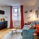 212 Louboutin - Superb In Apartment *