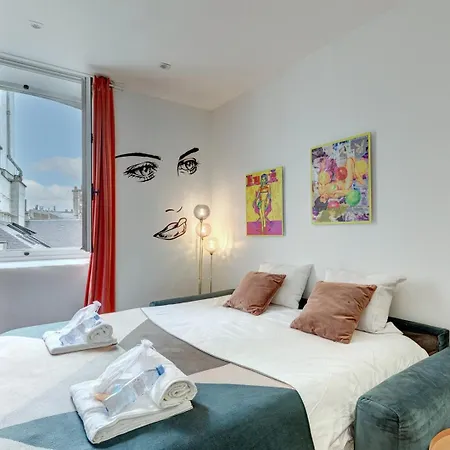 212 Louboutin - Superb In Apartment