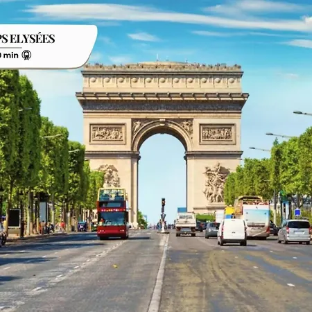 212 Louboutin - Superb In Apartment