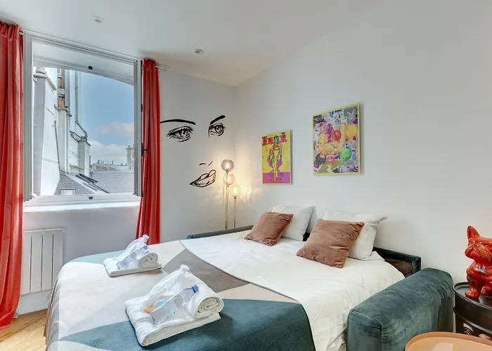 212 Louboutin - Superb In Apartment