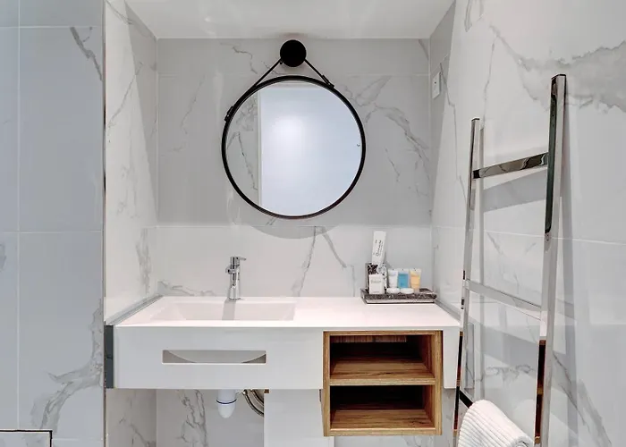 212 Louboutin - Superb In Apartment *