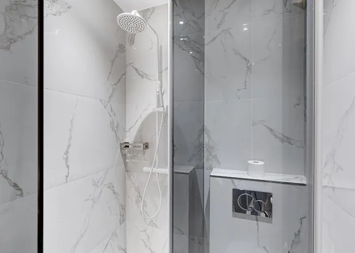 Apartment 212 Louboutin - Superb In *